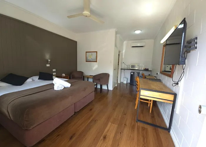 Cheap hotel: Colonial Rose Motel